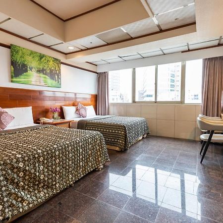 Yi Pin Business Hotel Таоюань Экстерьер фото