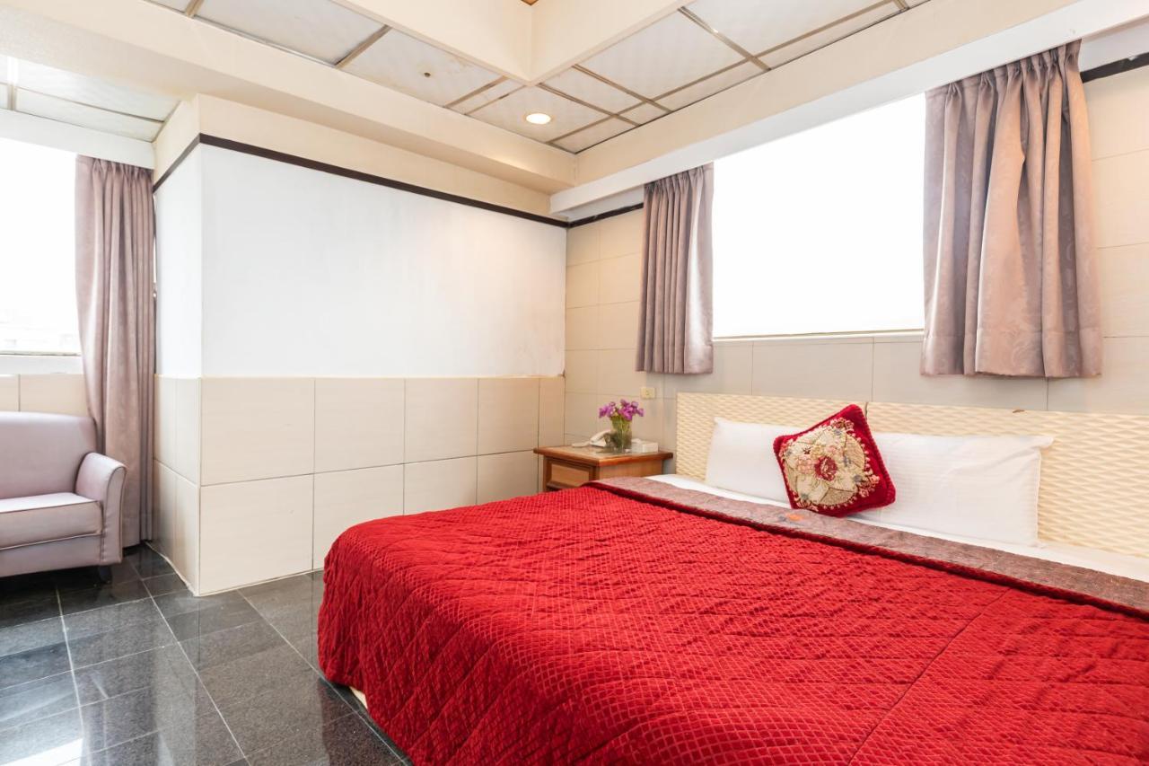 Yi Pin Business Hotel Таоюань Экстерьер фото