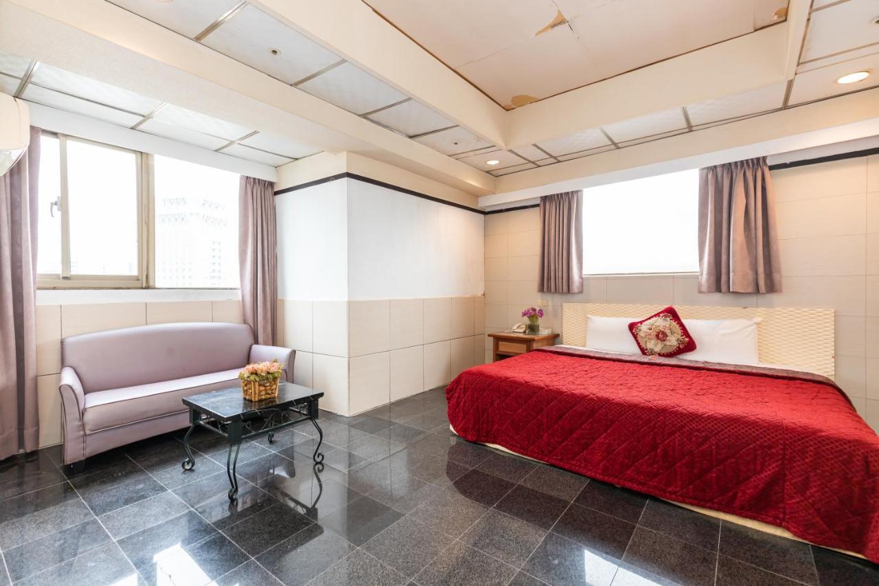 Yi Pin Business Hotel Таоюань Экстерьер фото