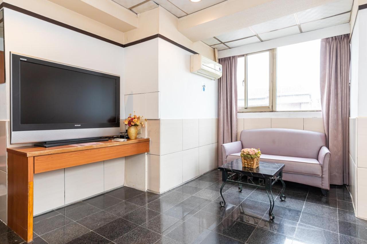 Yi Pin Business Hotel Таоюань Экстерьер фото