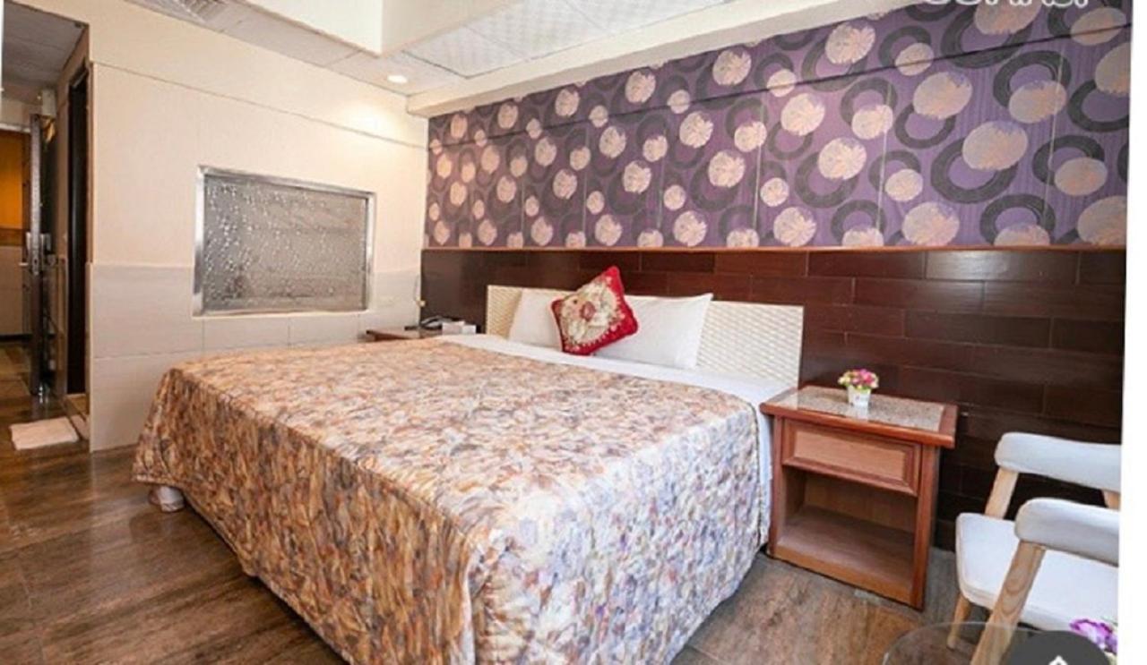 Yi Pin Business Hotel Таоюань Экстерьер фото