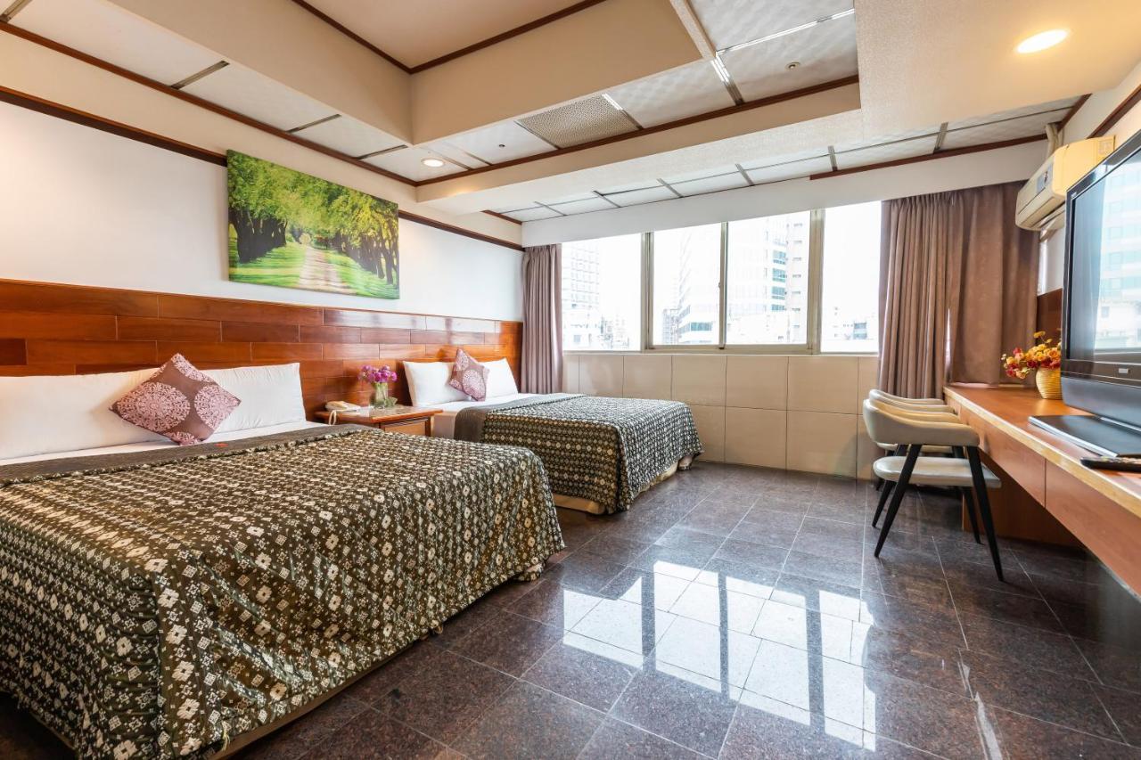 Yi Pin Business Hotel Таоюань Экстерьер фото