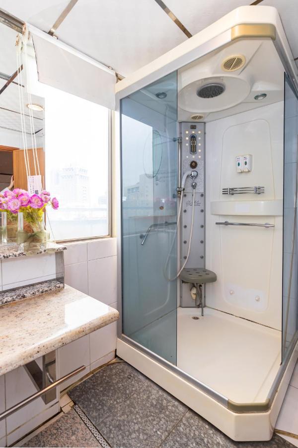 Yi Pin Business Hotel Таоюань Экстерьер фото