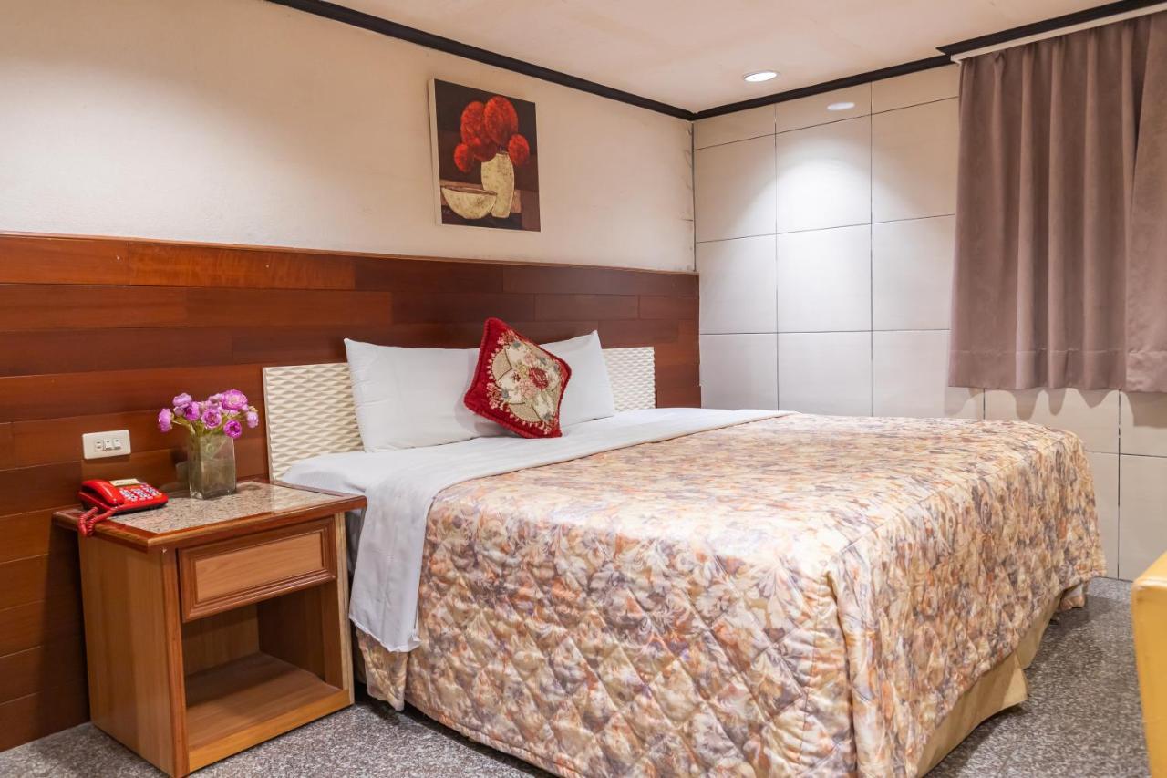 Yi Pin Business Hotel Таоюань Экстерьер фото
