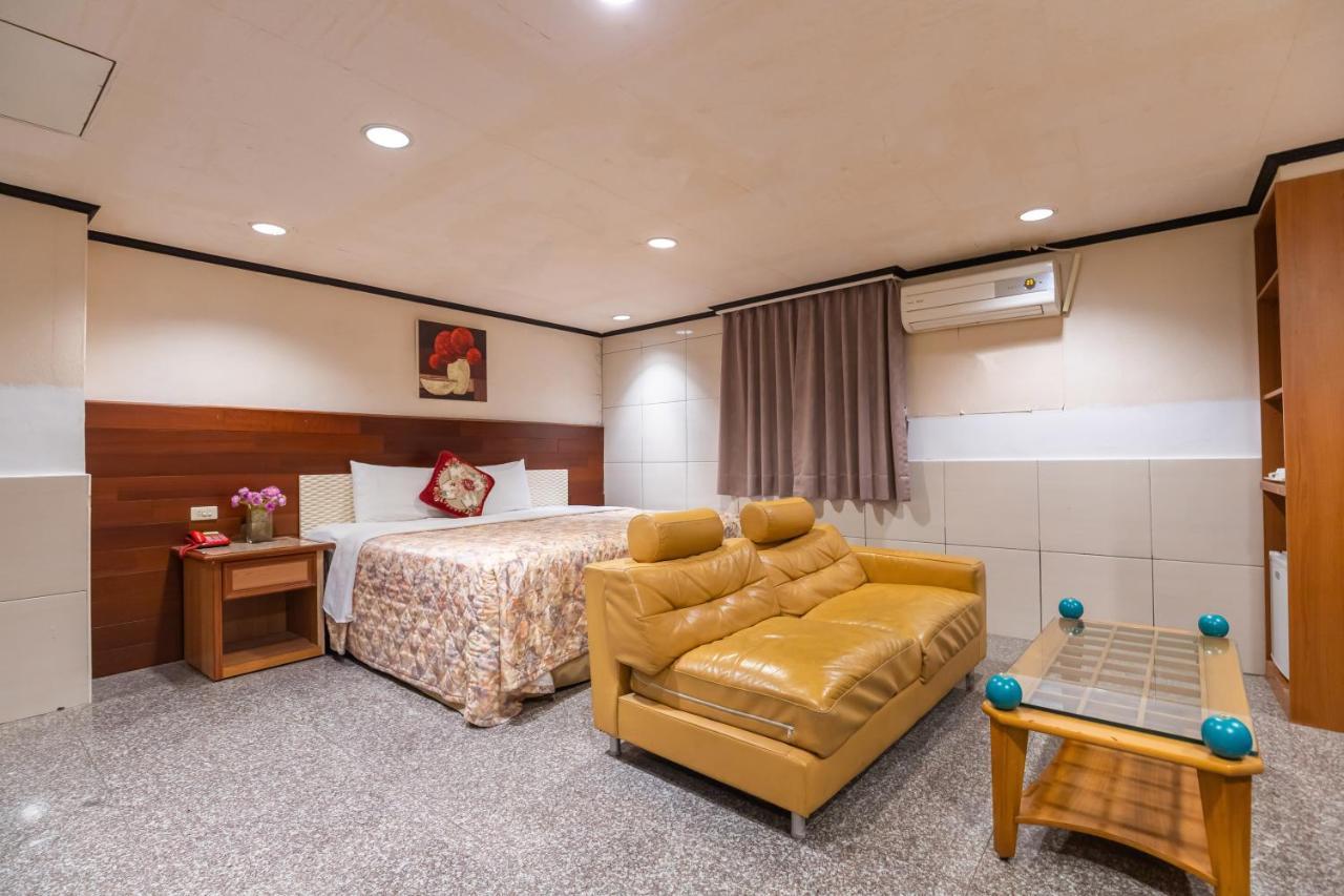 Yi Pin Business Hotel Таоюань Экстерьер фото