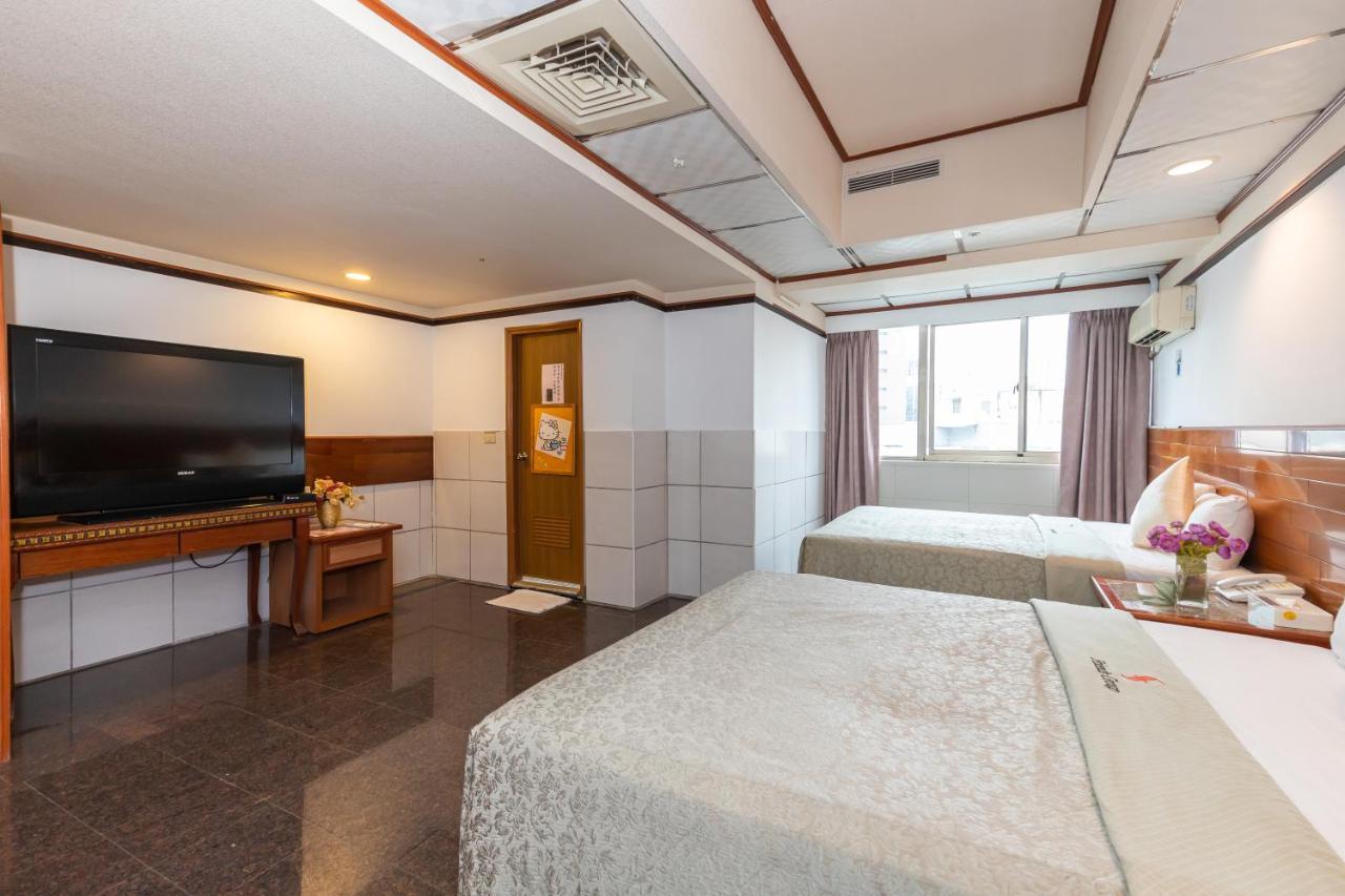 Yi Pin Business Hotel Таоюань Экстерьер фото