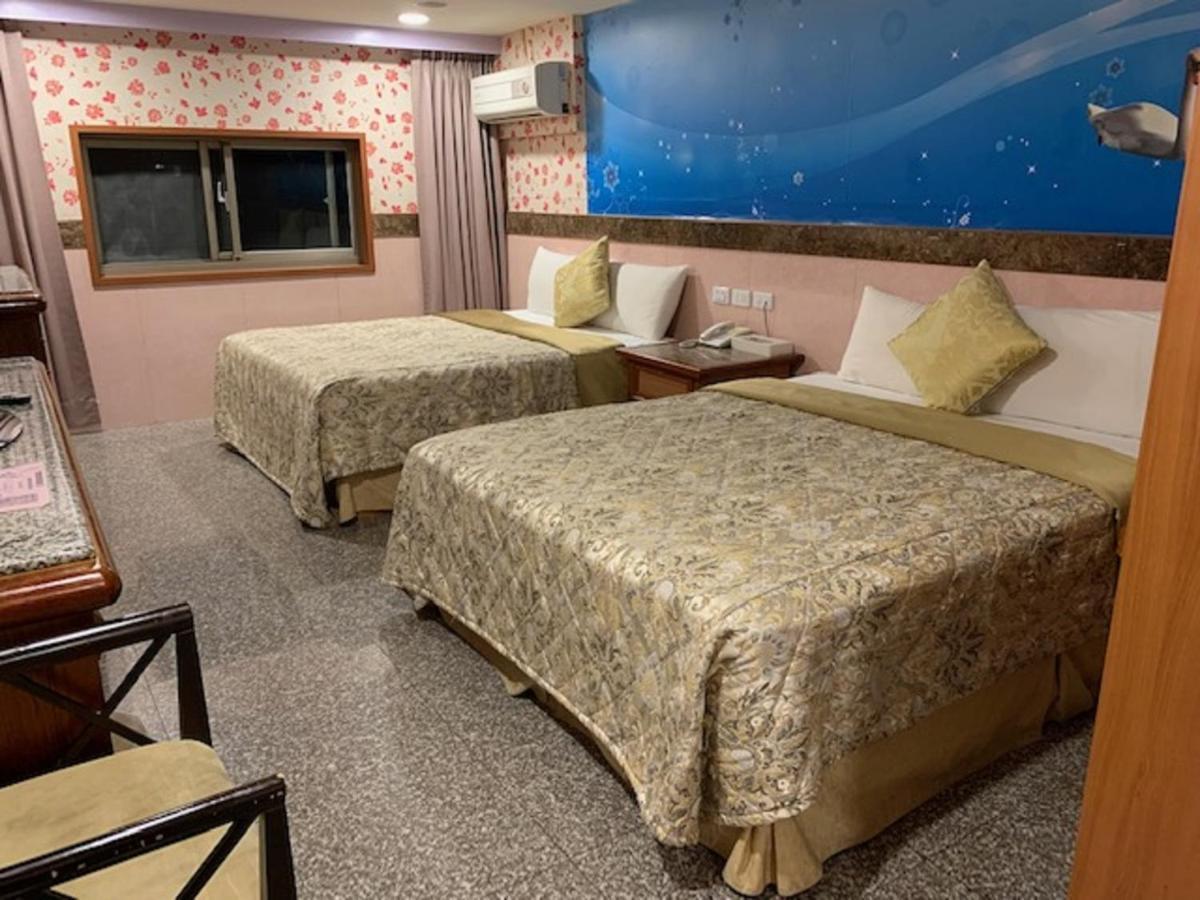 Yi Pin Business Hotel Таоюань Экстерьер фото