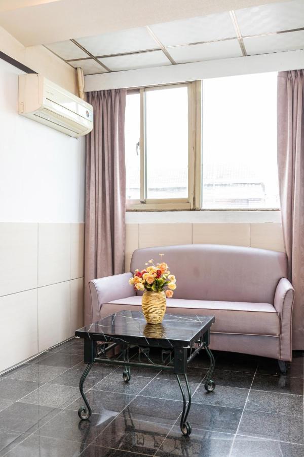 Yi Pin Business Hotel Таоюань Экстерьер фото