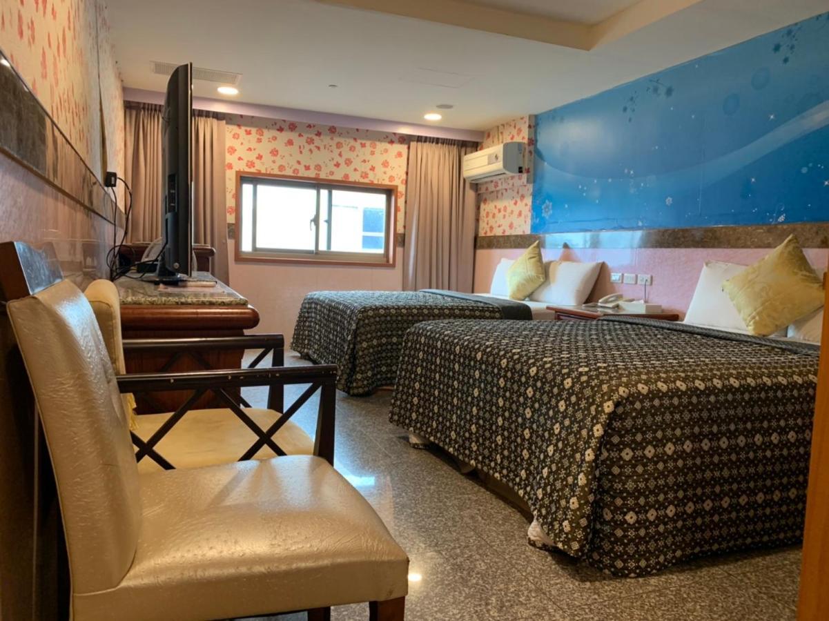Yi Pin Business Hotel Таоюань Экстерьер фото