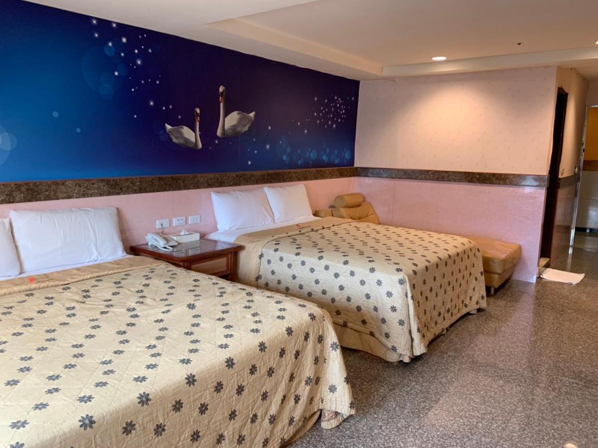 Yi Pin Business Hotel Таоюань Экстерьер фото