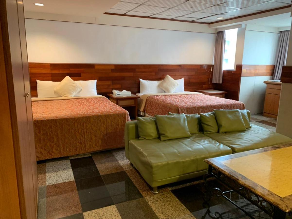 Yi Pin Business Hotel Таоюань Экстерьер фото